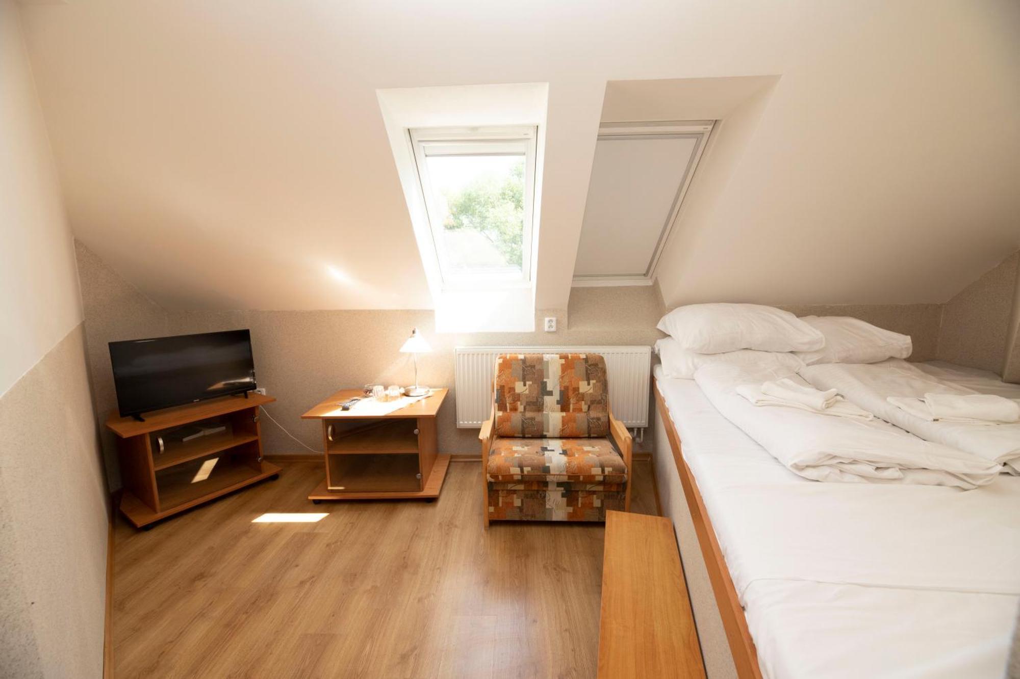 Drnovice  Hotel Allvet מראה חיצוני תמונה