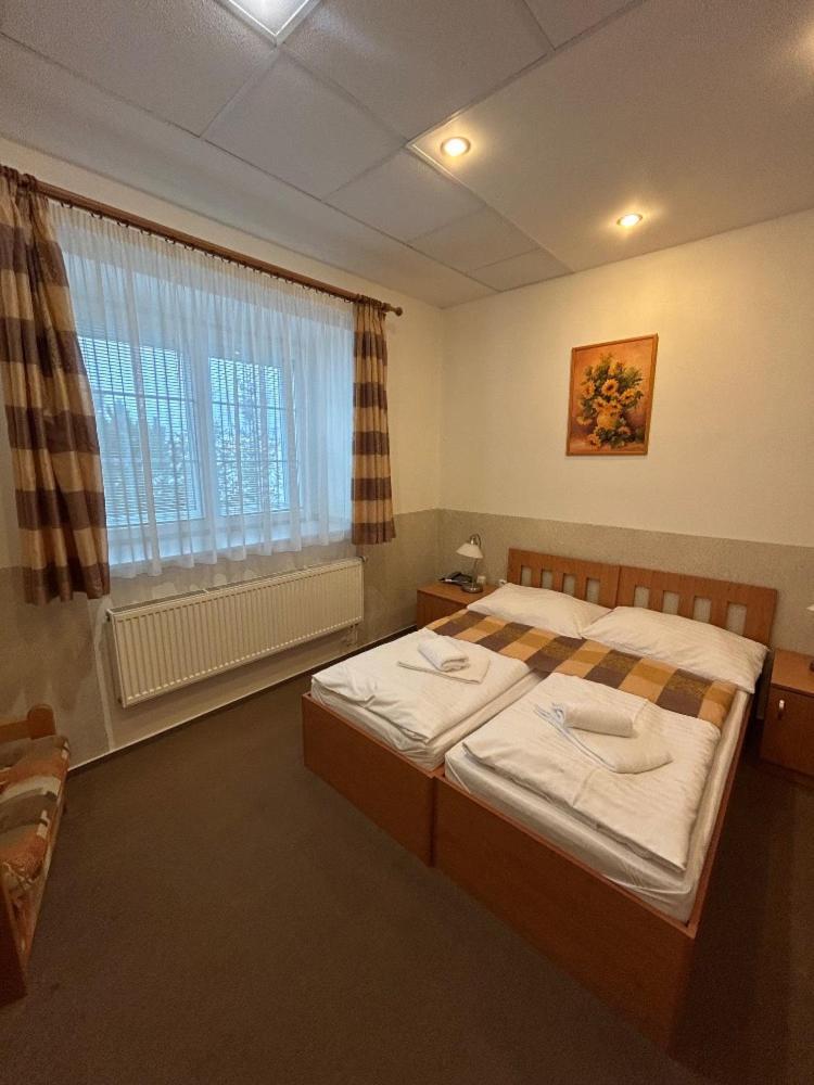 Drnovice  Hotel Allvet מראה חיצוני תמונה