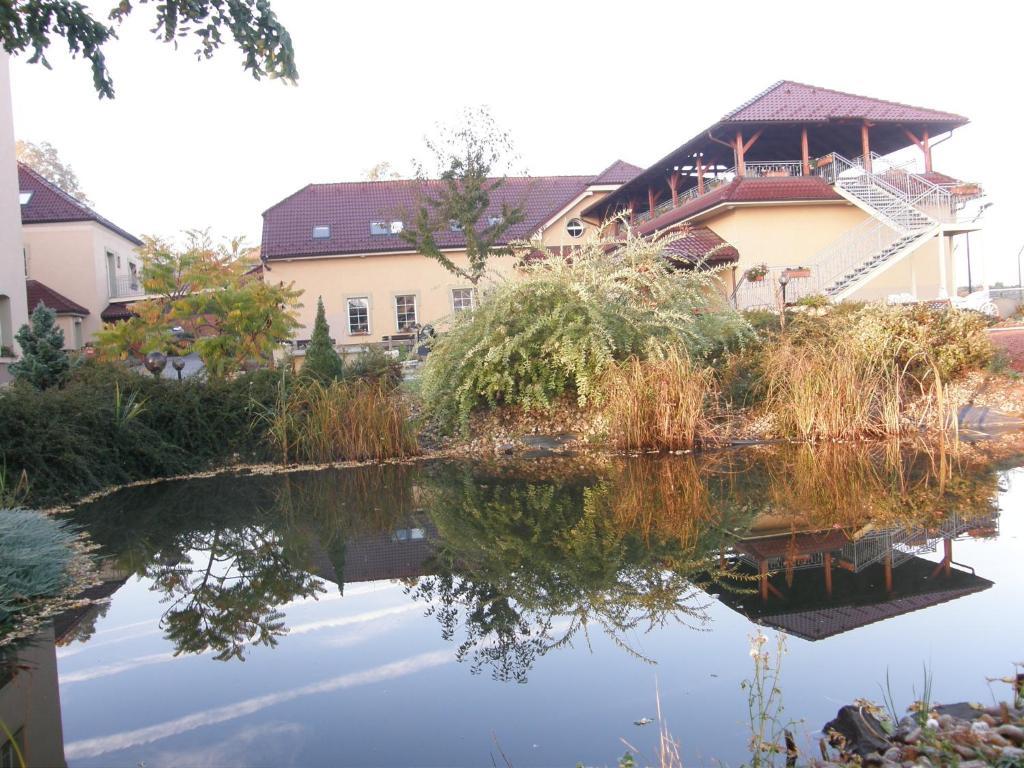 Drnovice  Hotel Allvet מראה חיצוני תמונה